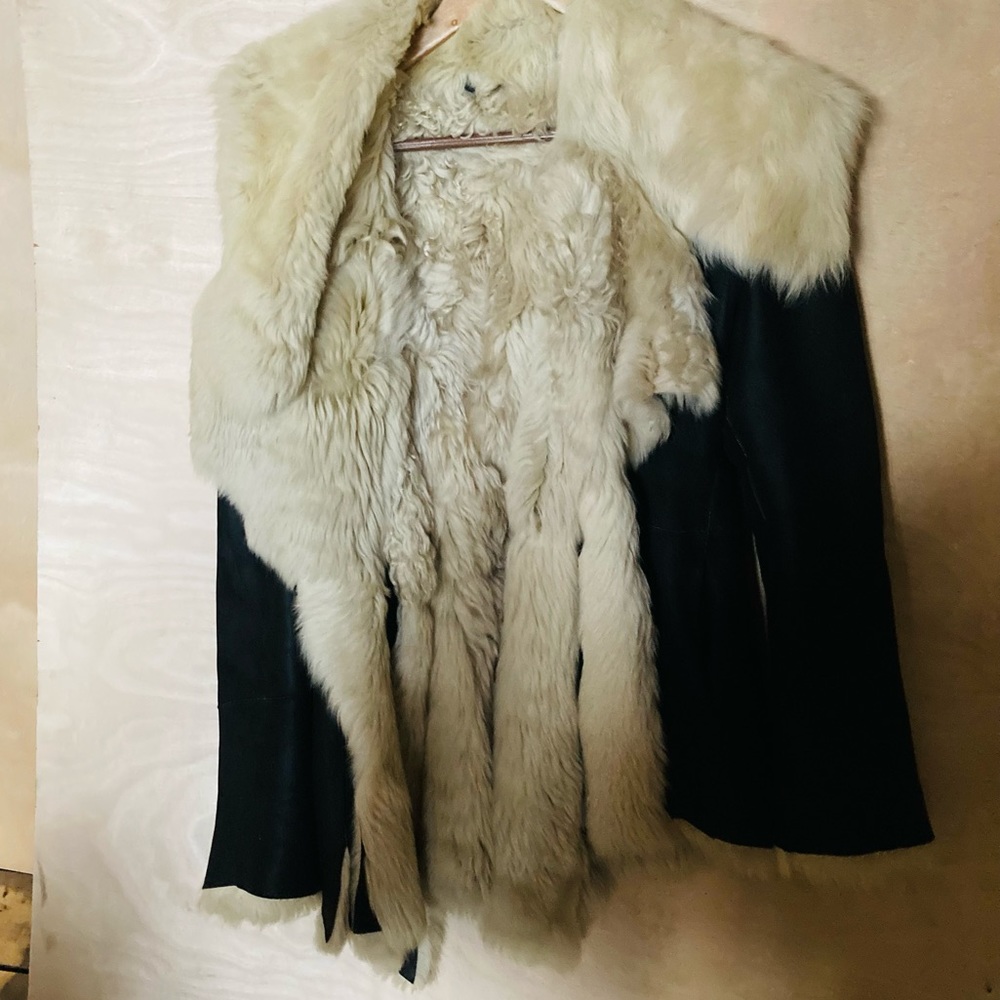 Beautiful super warm and fluffy German Shearling. - Picture 2 of 4